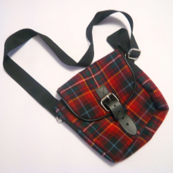 KABELKA SPORTOVNÍ TARTAN Innes Red Modern